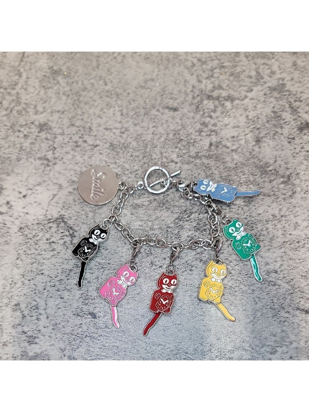 Kit-Cat Klock Charm bracelet clock - Picture 3 of 15